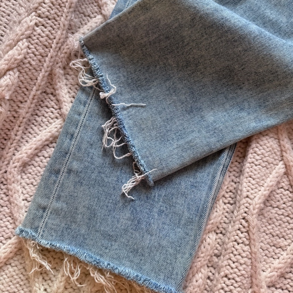Paige Premium Denim - Ultra High Rise Cindy w/ Raw Hem in Mariska, Size 27 - Picture 3 of 9